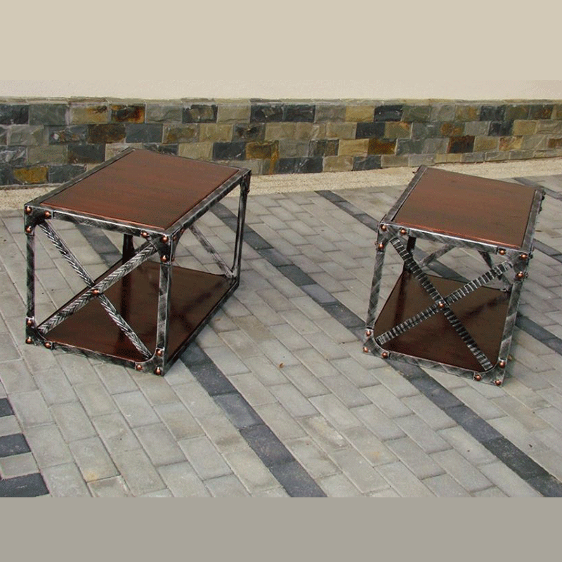 masuta-de-cafea-stil-industrial-cu-nituri-si-lemn-natural-4